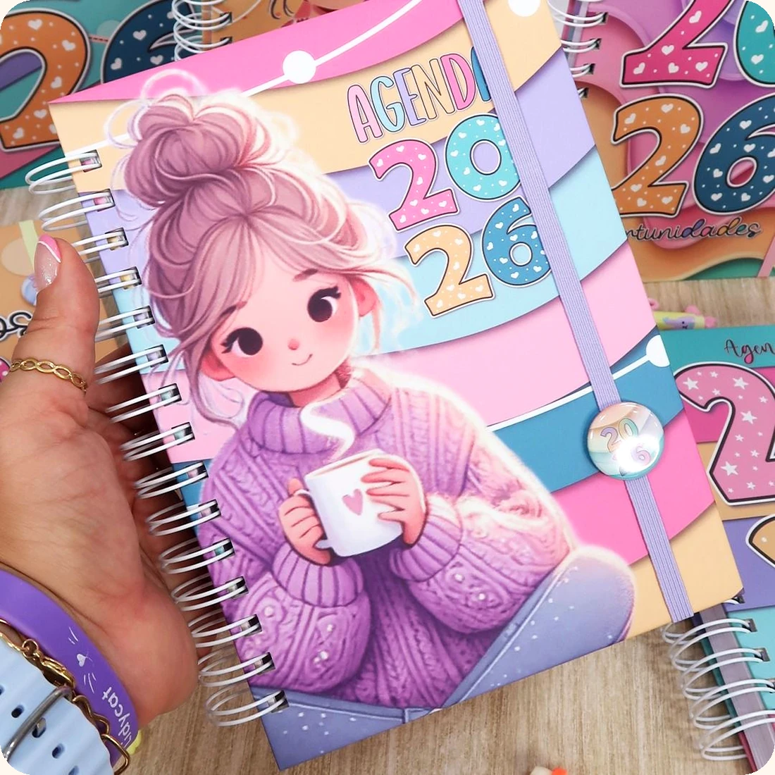 Agenda 2026 con ilustración pastel de una chica con una taza