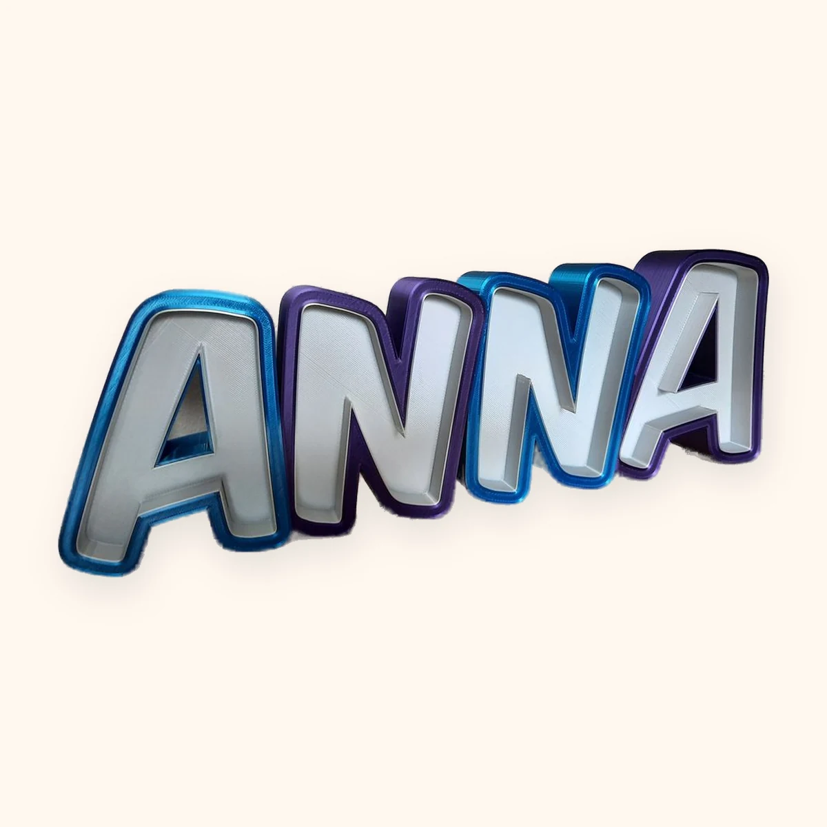 Nombre ANNA en letras 3D con frontal blanco y borde azul y morado