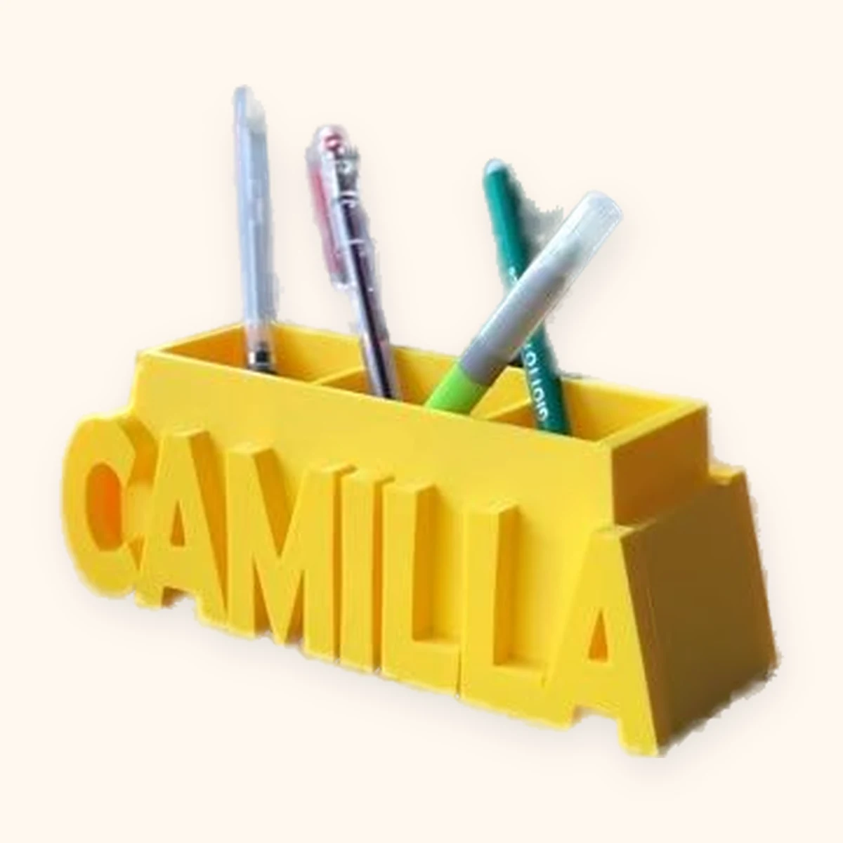 Portalápices amarillo en 3D con el nombre Camilla en relieve